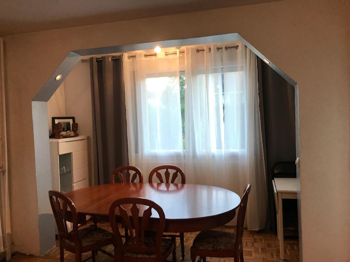 Chelles - Paris - Disneyland Marne La Vallee Екстериор снимка
